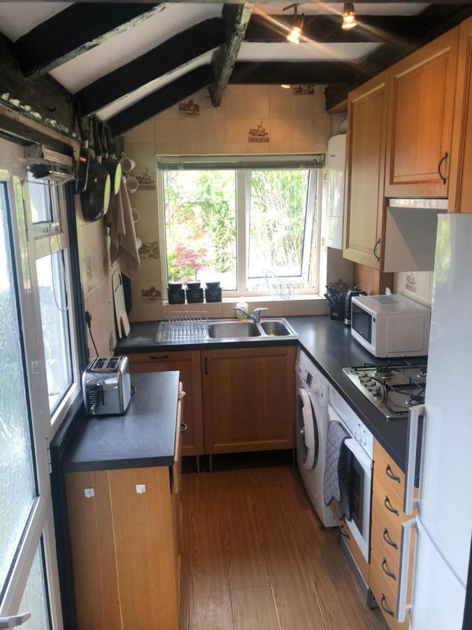 Cosy Rustic 3 Bed Cottage, Great Train Links Bebington Exterior foto